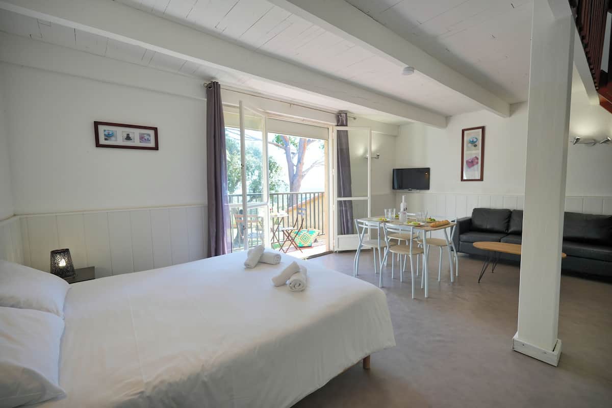 Studio | Wohnbereich | Flachbildfernseher