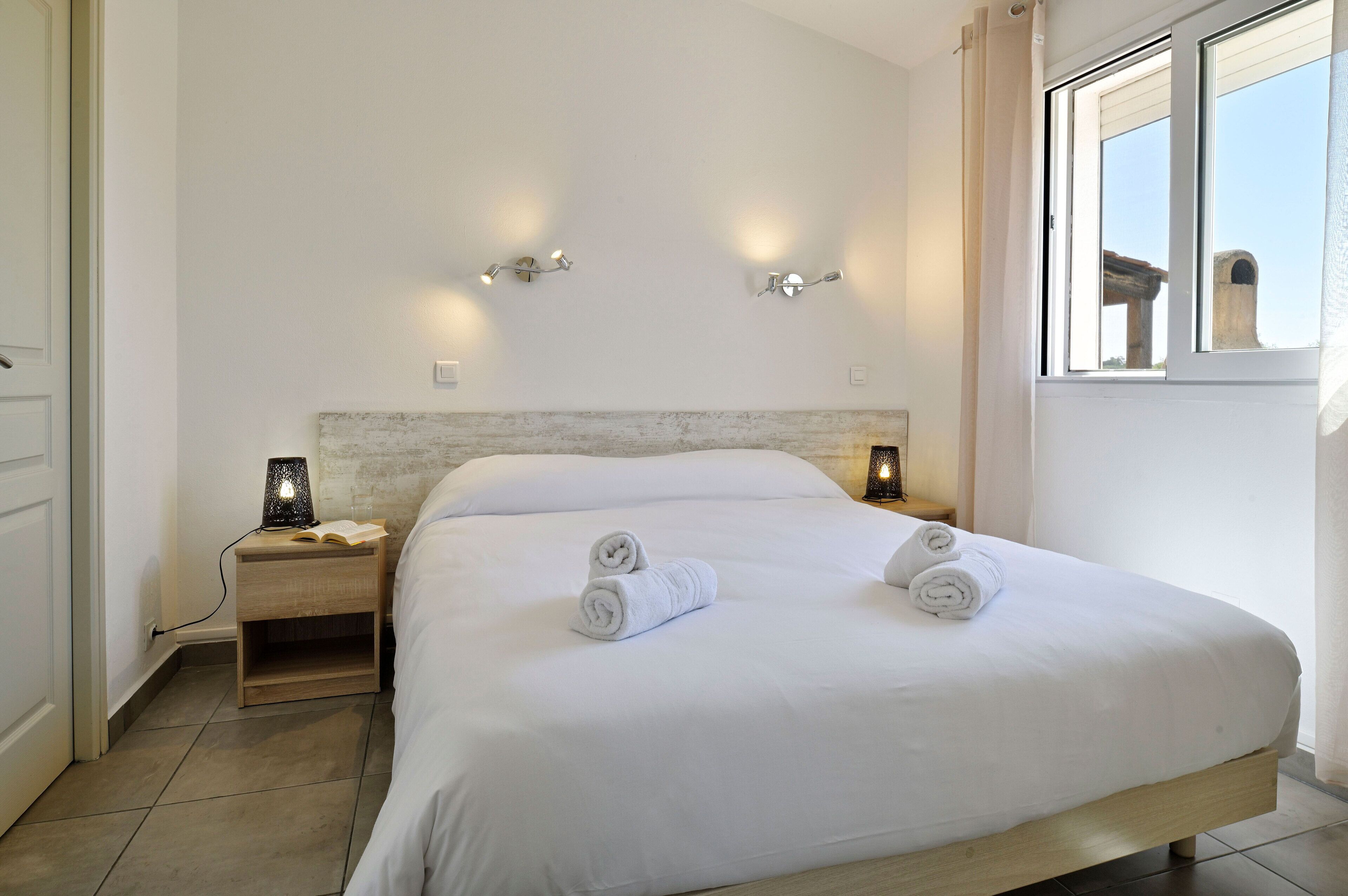 Zimmersafe, individuell eingerichtet, Bügeleisen/Bügelbrett