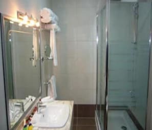 Bathroom - Zamzam Towers Hotel (Amman)