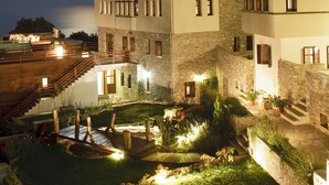 Property grounds - 12 Months Luxury Resort (Zagora-Mouresi)
