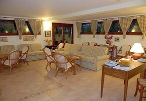 Sala de estar en el lobby