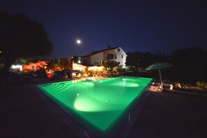 Piscine extérieure (ouverte en saison)