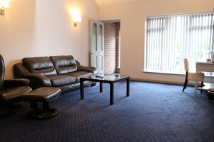 Superior Süit, 1 Yatak Odası, Asma Kat | Oturma alanı | Düz ekran televizyon 