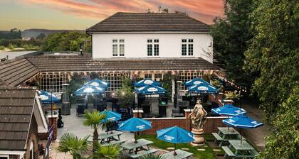 The Littleover Lodge Hotel