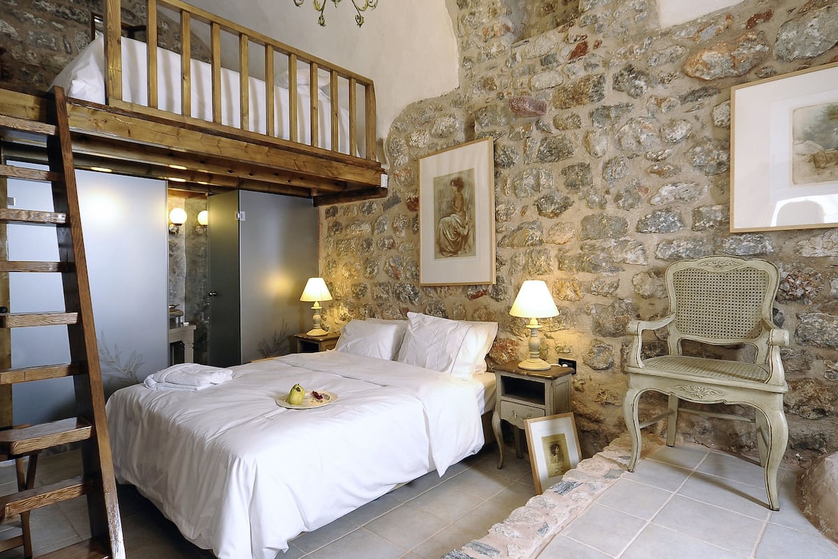 executive double room, 1 queen bed | egyptian cotton sheets, minibar, in-room safe, blackout curtains