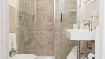 Chambre Double Supérieure, salle de bains attenante, vue mer | Salle de bain