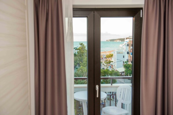 Superior-Dreibettzimmer, mit Bad, Meerblick | Blick vom Balkon
