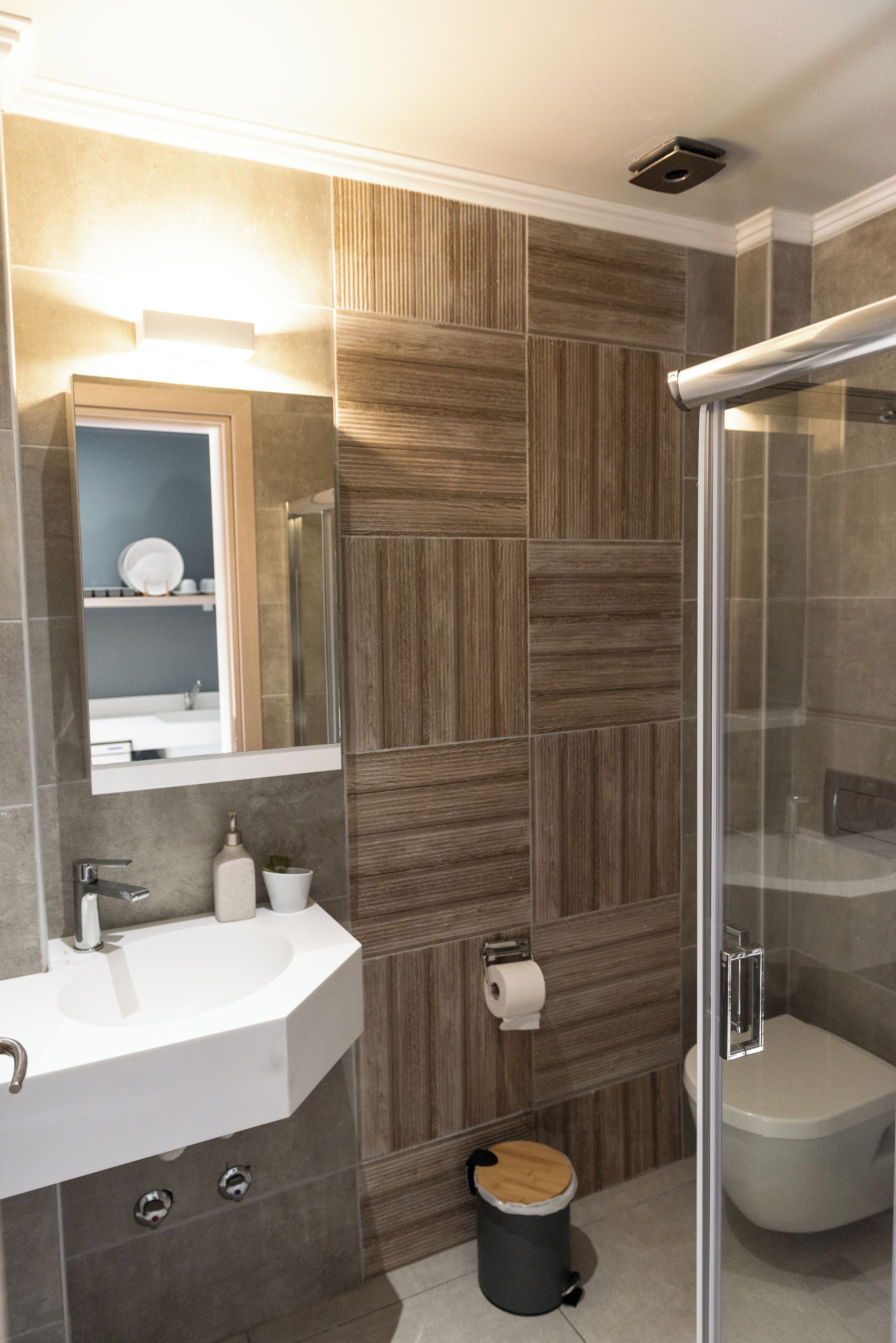 superior quadruple room | bathroom | free toiletries, towels