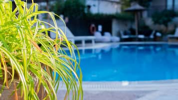 Kolam renang outdoor