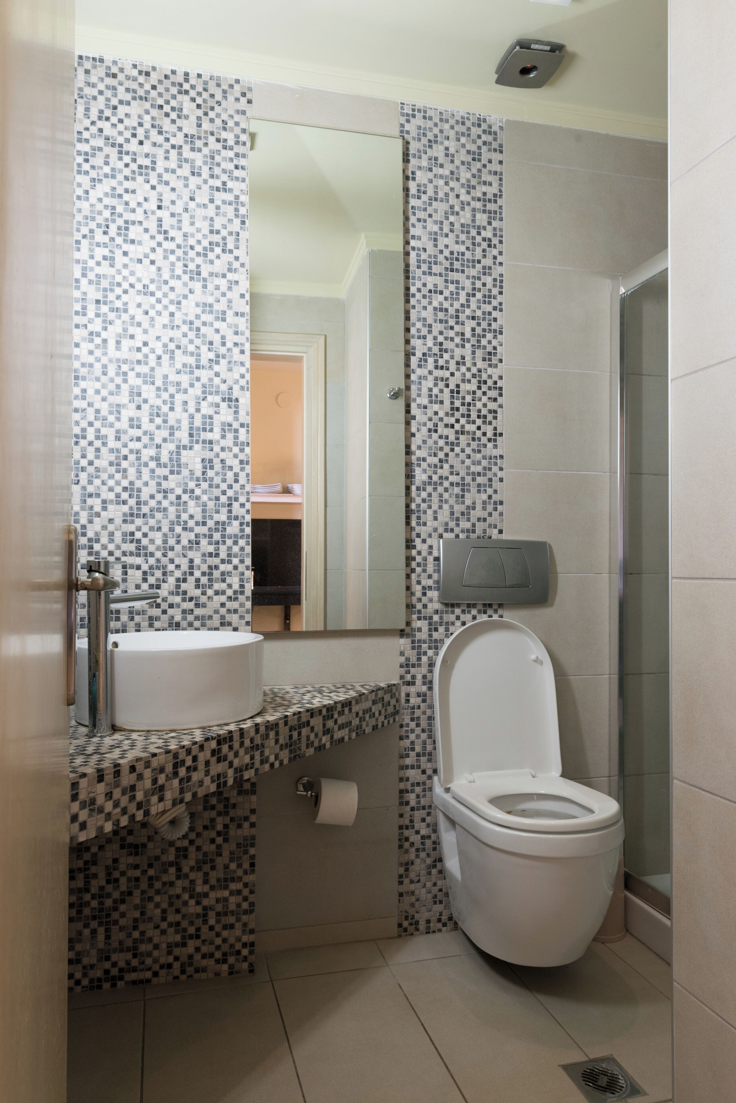 triple room | bathroom | free toiletries, towels