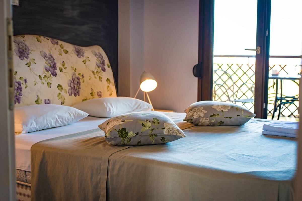 in-room safe, free wifi, bed sheets