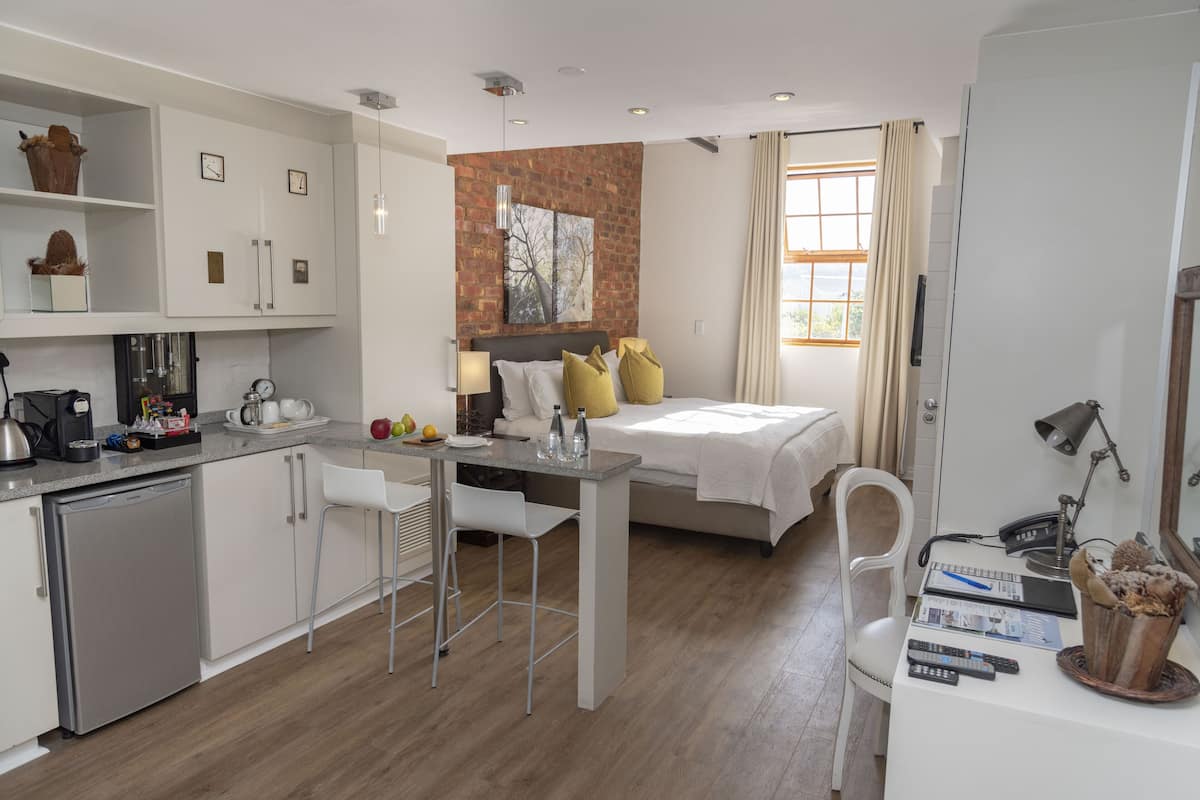 luxury room | private kitchen | fridge, espresso maker, electric kettle