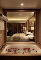 Executive Room | In-room safe, desk, WiFi