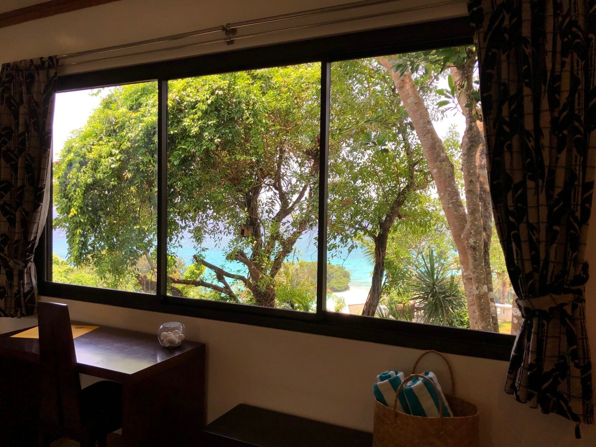 classic room, partial ocean view | 1 bedroom, individually decorated, individually furnished