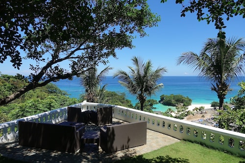 Argonauta Boracay Boutique Hotel with Apartments and Villas