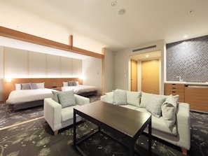 Quarto, para não fumantes, vista para o jardim (Western style with indoor hot spring) | Frigobar (abastecido com itens grátis), cofres nos quartos