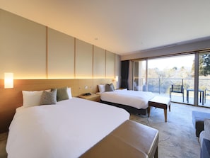 Quarto luxo, para não fumantes (Wide Wst style with indoor hot spring) | Frigobar (abastecido com itens grátis), cofres nos quartos