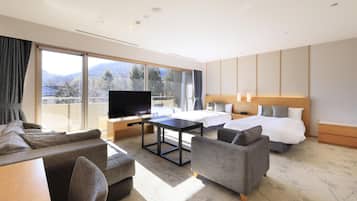 Habitació estàndard, no fumadors (Western-style, 3 persons) | Minibar gratuït, caixa forta a l'habitació i planxa i posts de planxar