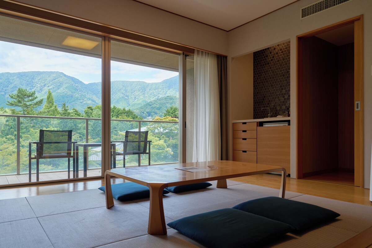 Familien-Zweibettzimmer, Gartenblick | Kostenlose Minibar, Zimmersafe, Bügeleisen/Bügelbrett, kostenloses WLAN