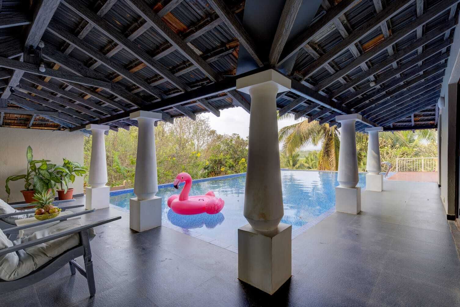 2 piscinas internas, 2 piscinas externas, guarda-sóis, espreguiçadeiras