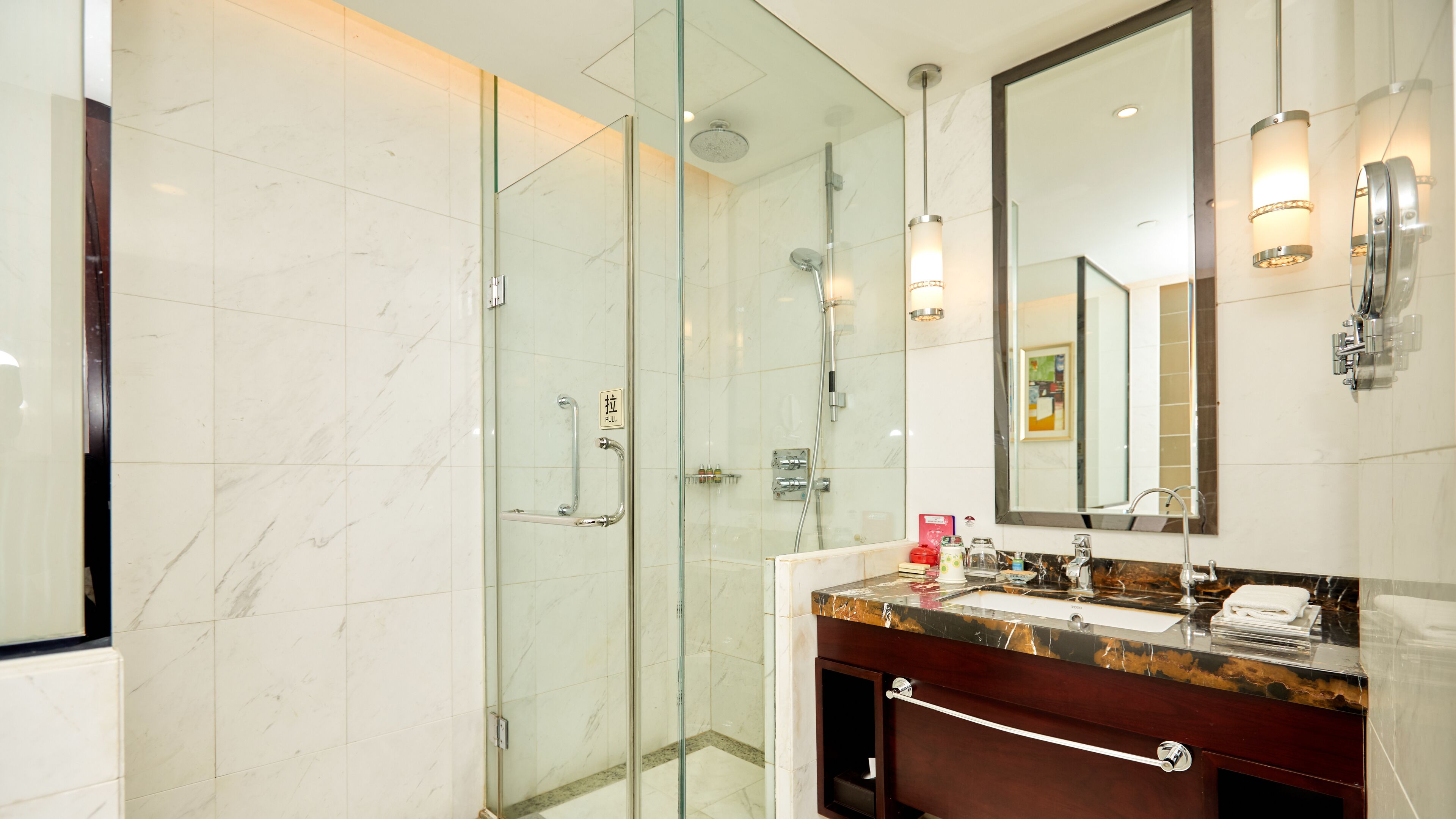 combined shower/bathtub, deep-soaking bathtub, free toiletries