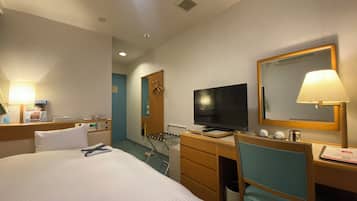 Down duvets, in-room safe, desk, blackout curtains