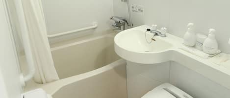 Un bagno moderno con una vasca da bagno bianca, un lavandino e un water dotato di pannello di controllo.