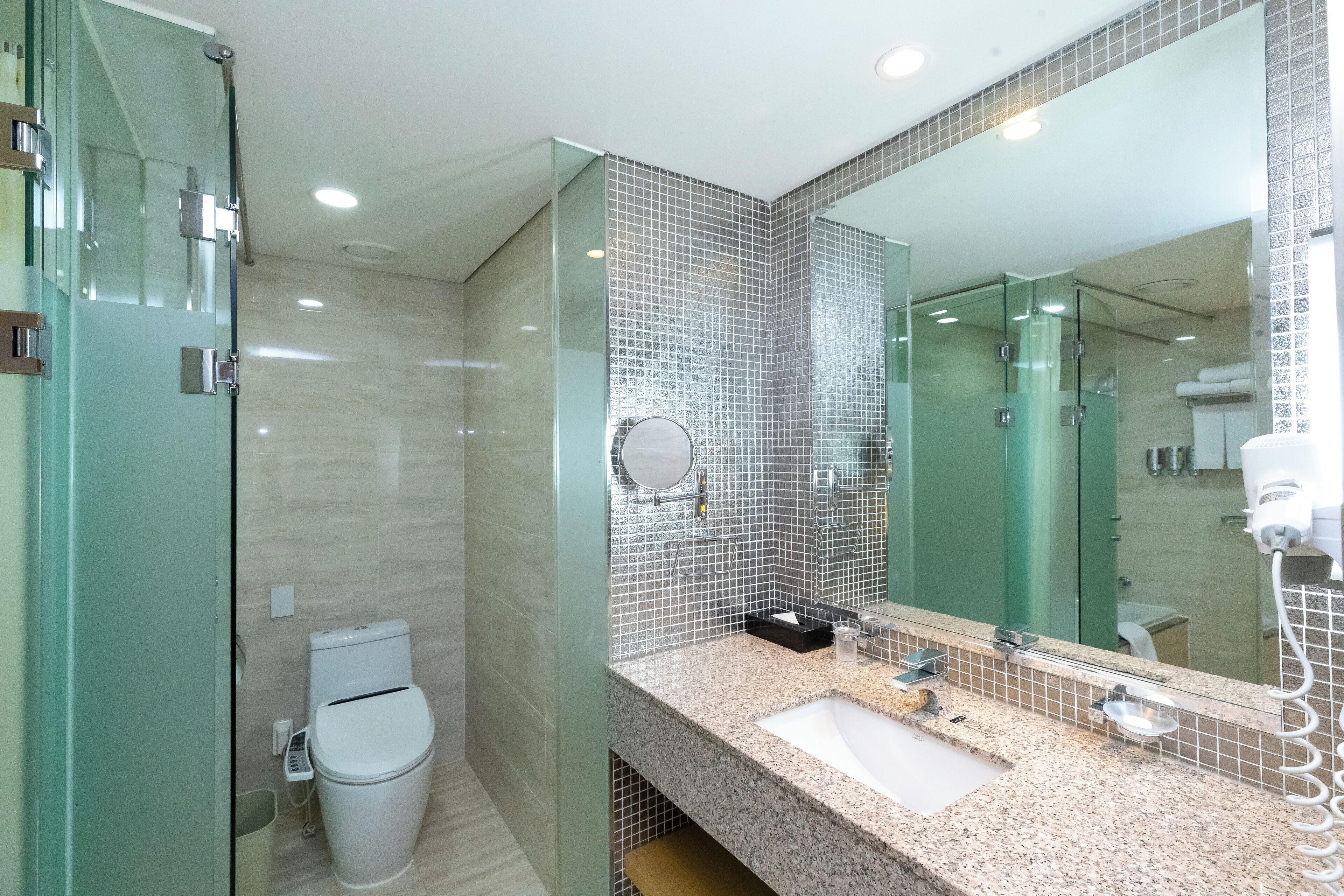 family room | bathroom | combined shower/bathtub, deep-soaking bathtub, hair dryer, bathrobes