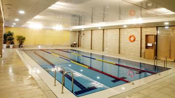Una piscina techada