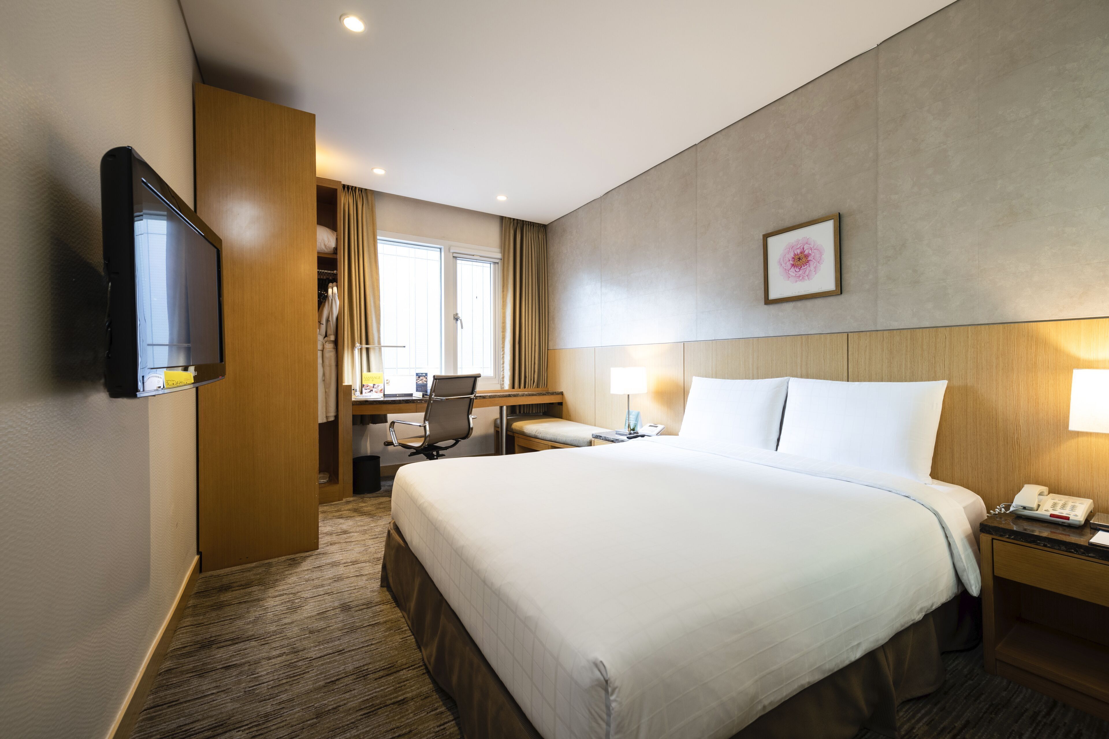 Tallelokero huoneessa, työpöytä