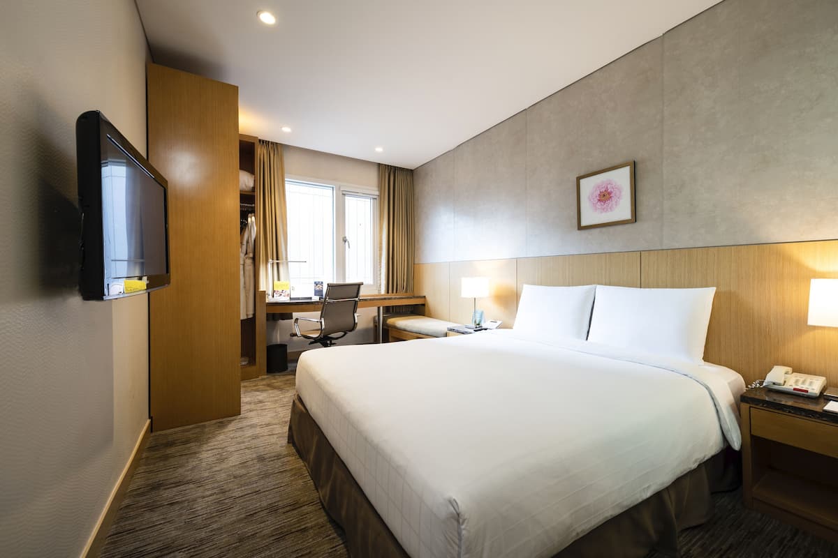 In-room safe, desk, laptop workspace, blackout curtains