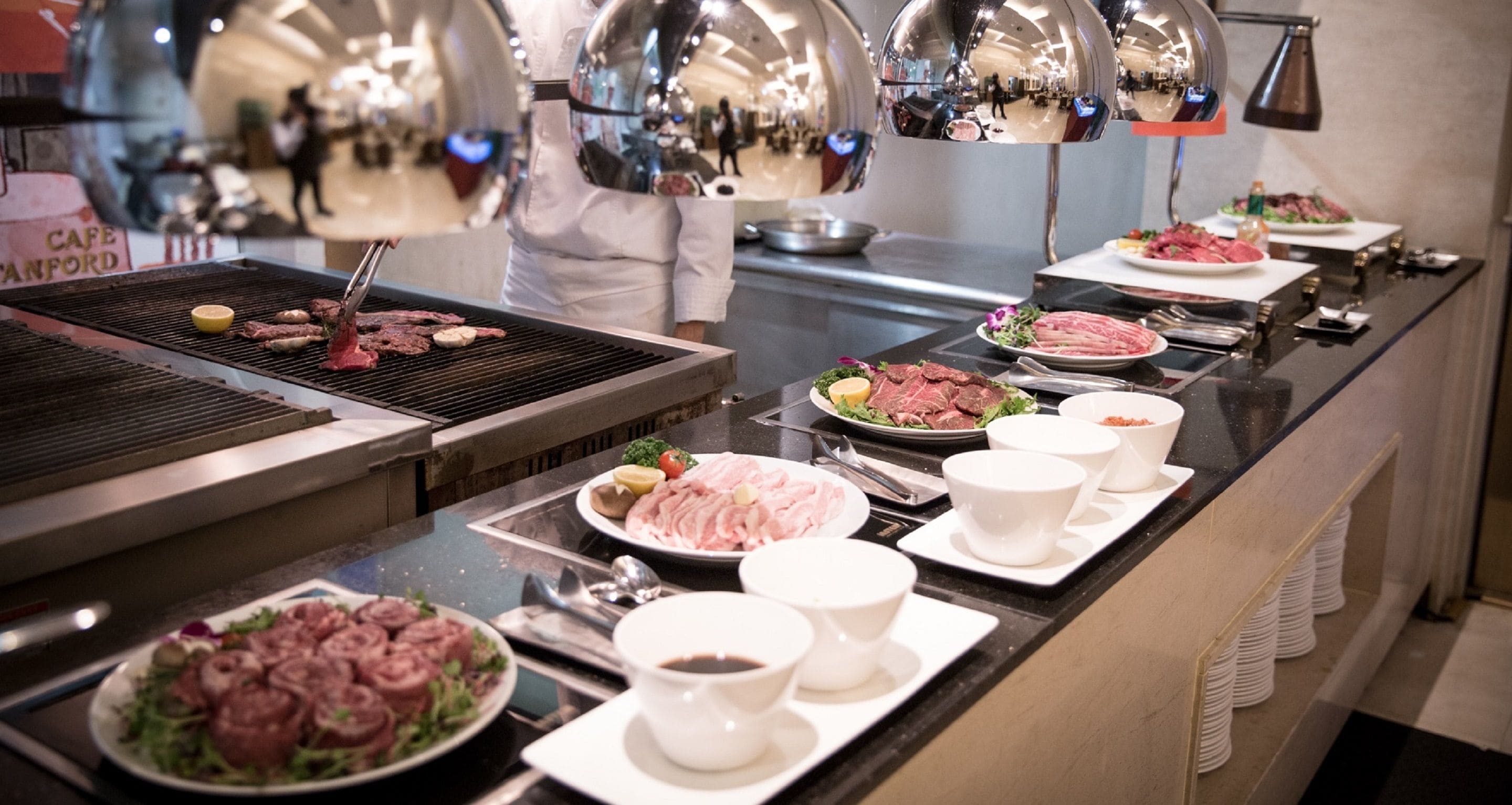 2 restaurants, breakfast served