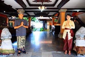 Interior entrance - The Rishi Candidasa Beach Hotel (Karangasem)