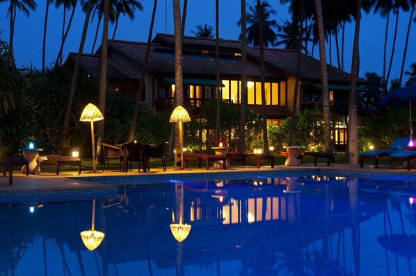 Outdoor pool, open 7:30 AM to 6:30 PM, pool loungers