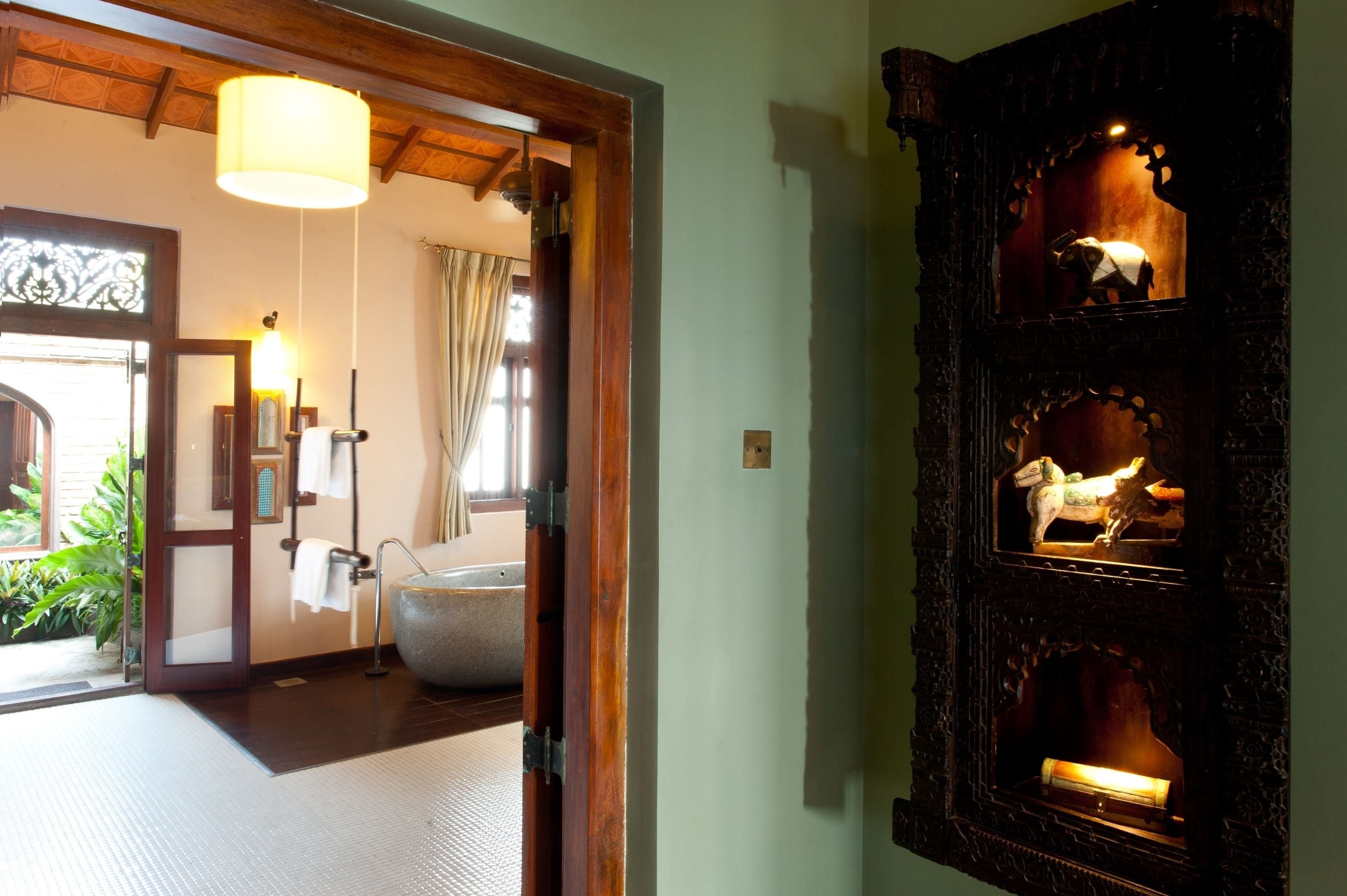 plantation house 2 | bathroom | separate bathtub and shower, deep-soaking bathtub, designer toiletries