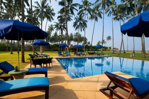 Outdoor pool, open 7:30 AM to 6:30 PM, pool loungers