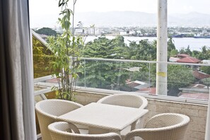 Suite | Balcony - Goldberry Suites & Hotel Mactan (Lapu-Lapu)