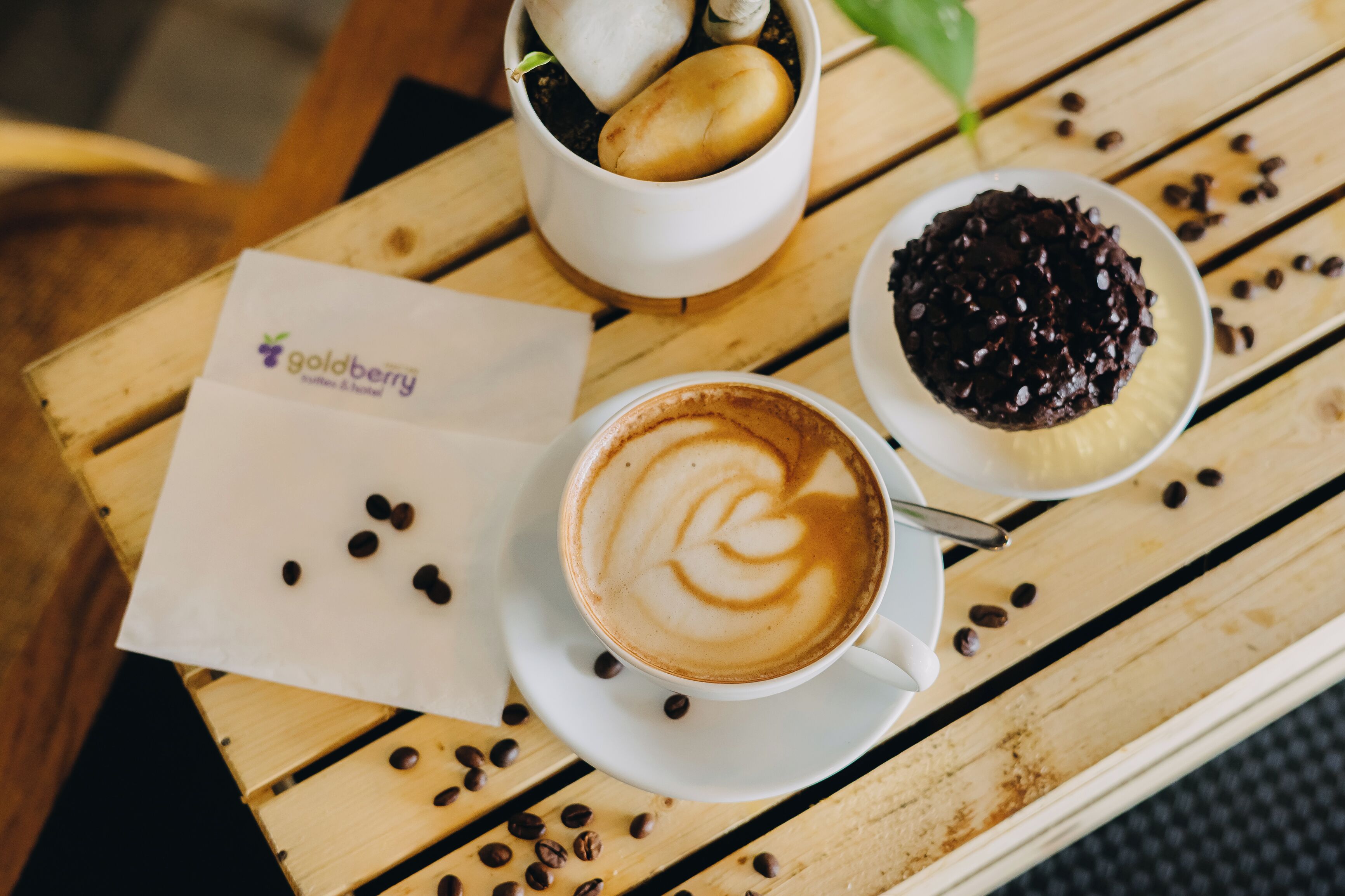 breakfast, lunch, dinner served; fusion cuisine