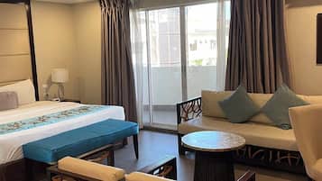 Kamar Deluks | Seprai premium, selimut bulu angsa, busa memori, dan minibar