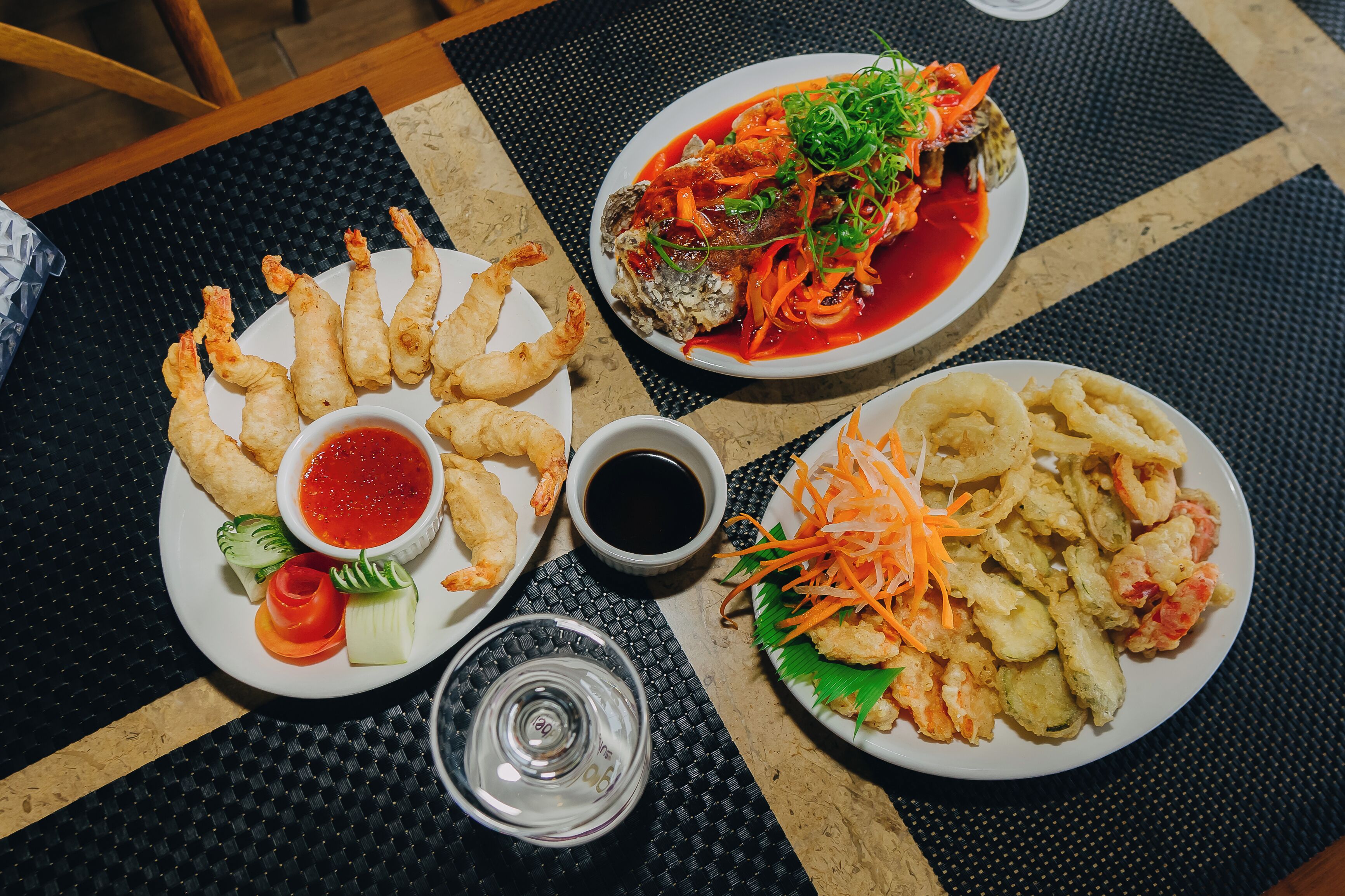 breakfast, lunch, dinner served; fusion cuisine