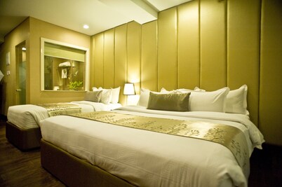 โรงแรมโกลด์เบอร์รี่สวีทแอนด์โรงแรมมัคตาน
