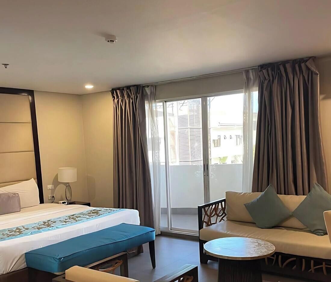 Deluxe Room | Premium bedding, down comforters, memory foam beds, minibar
