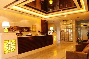 ฝ่ายต้อนรับ