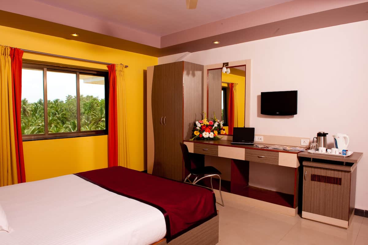 Minibar, brankas, dan tempat tidur lipat/tambahan