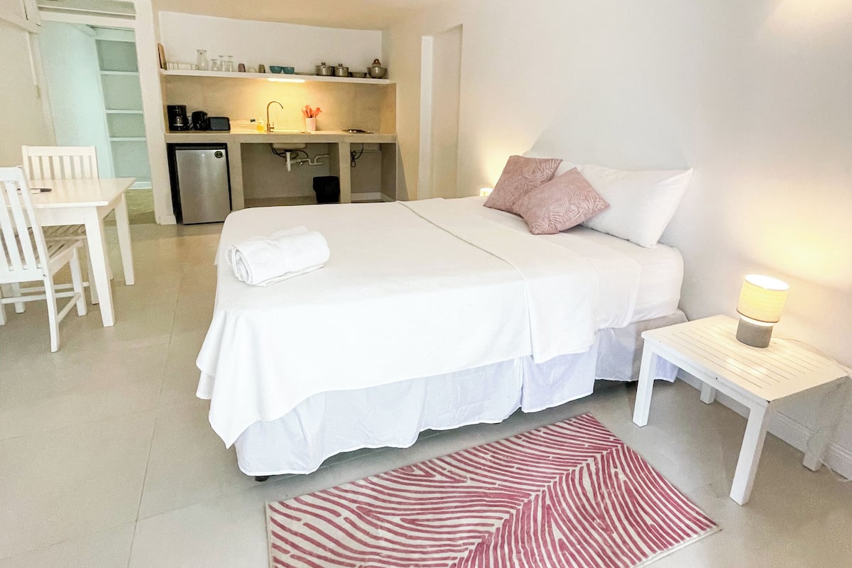 Economy Studio, 1 Queen Bed