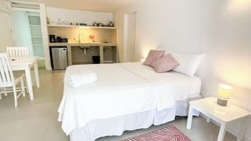 Economy Studio, 1 Queen Bed | Tempur-Pedic beds, in-room safe, individually decorated