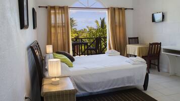 Studio, 1 Queen Bed, Kitchenette, Garden View | Garden view