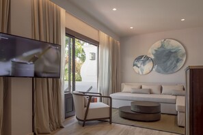 Suite, 2 Bedrooms | Living area