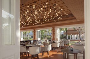 Se sirven desayunos y cocina tailandesa (con vistas a la piscina) 