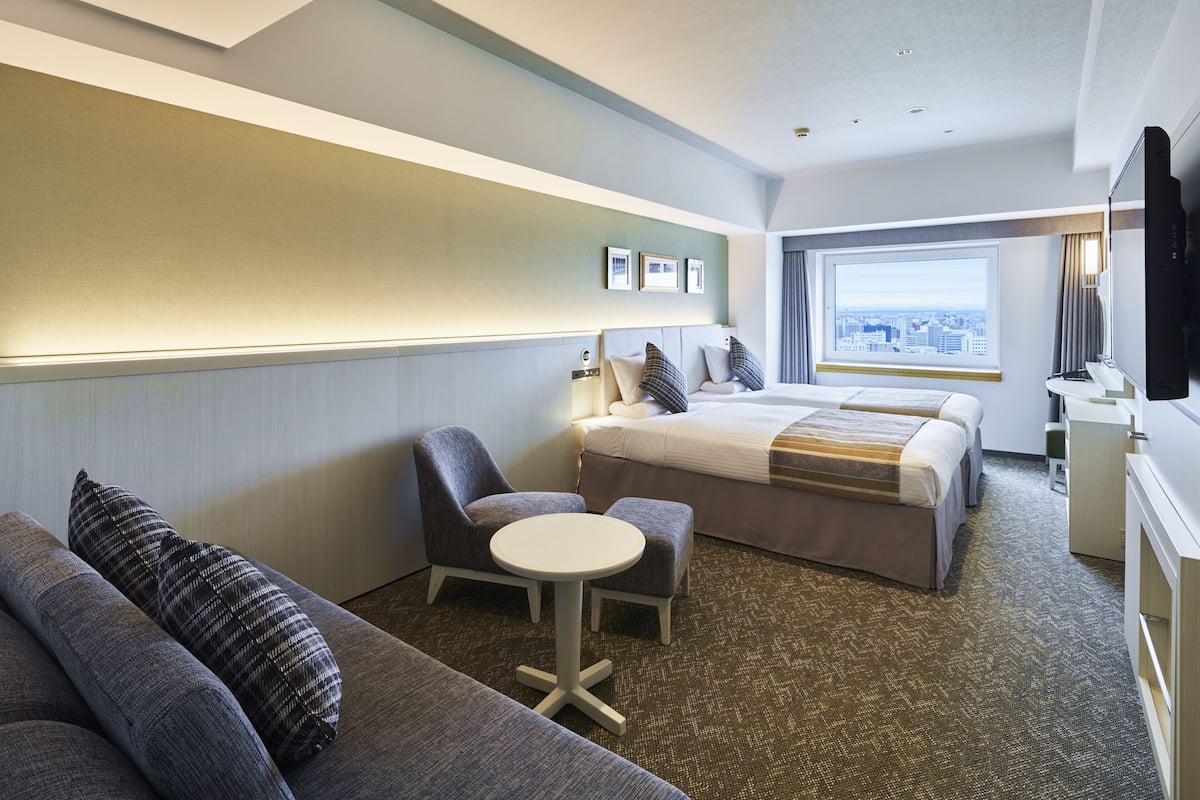 Down comforters, in-room safe, free WiFi, bed sheets